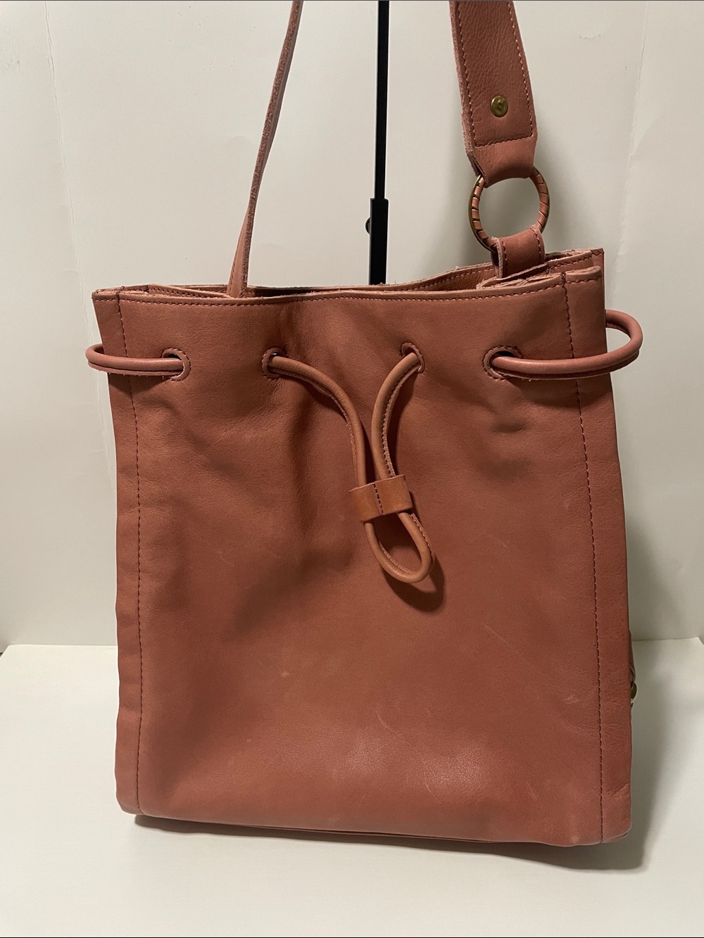 The sak Women's Leather Drawstring Shoulder Bag - Dusty pink/blush colorway